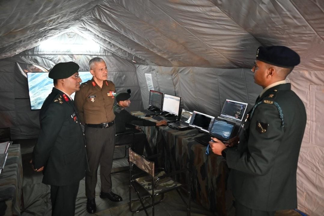 Maj Gen Naveen Mahajan Discussing