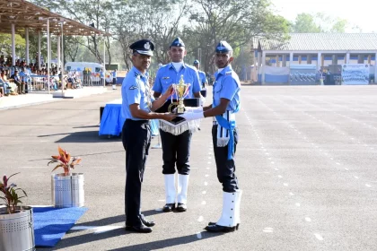 Officer Giving Award 2