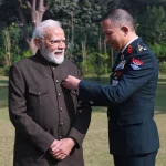 PM Modi With Officer