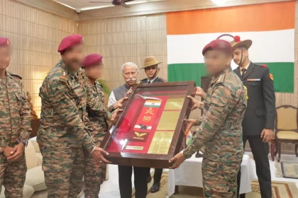 Para Soldiers with Lt Gen KT Parnaik