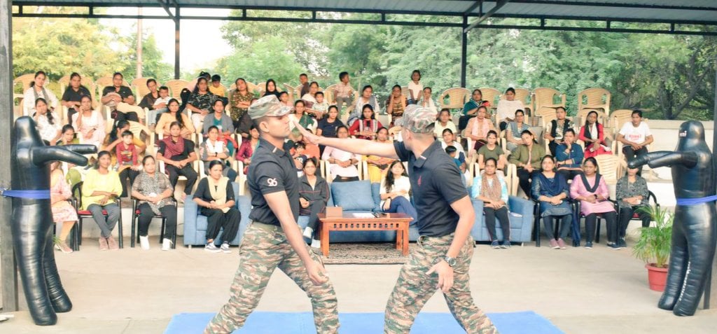 Soldiers Teaching Self Defence