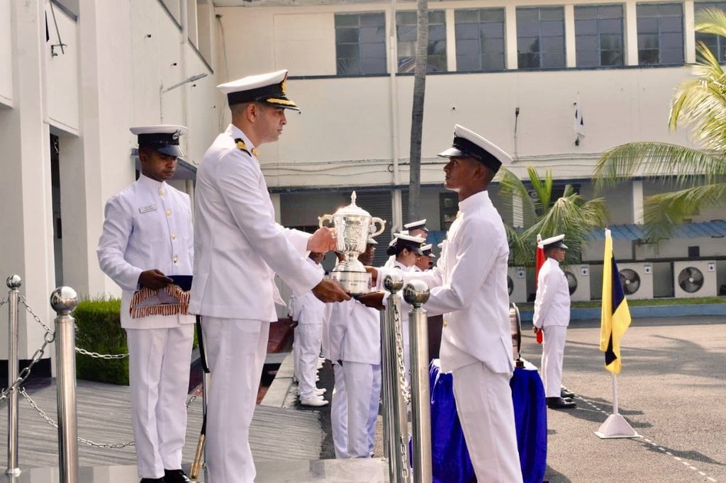 Agniveer Getting Trophy from Officer