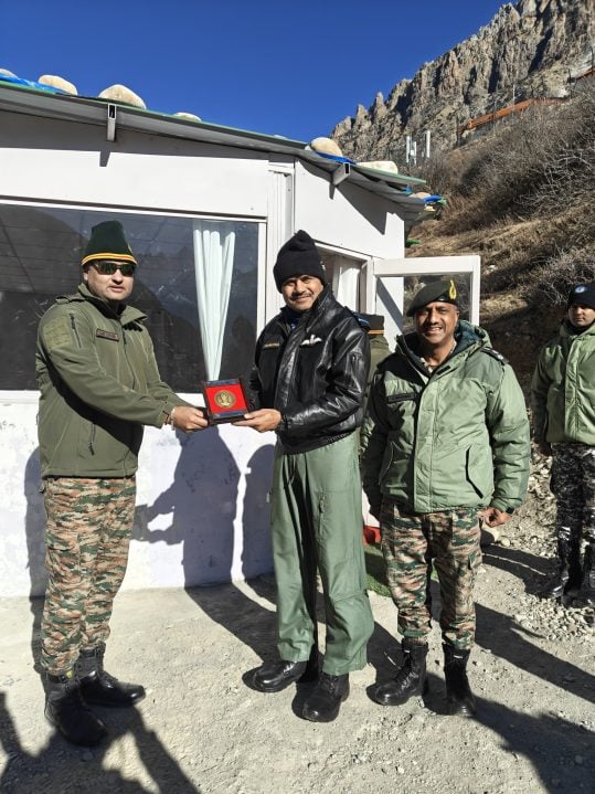 Air Marshal B Manikantan and Army Officer