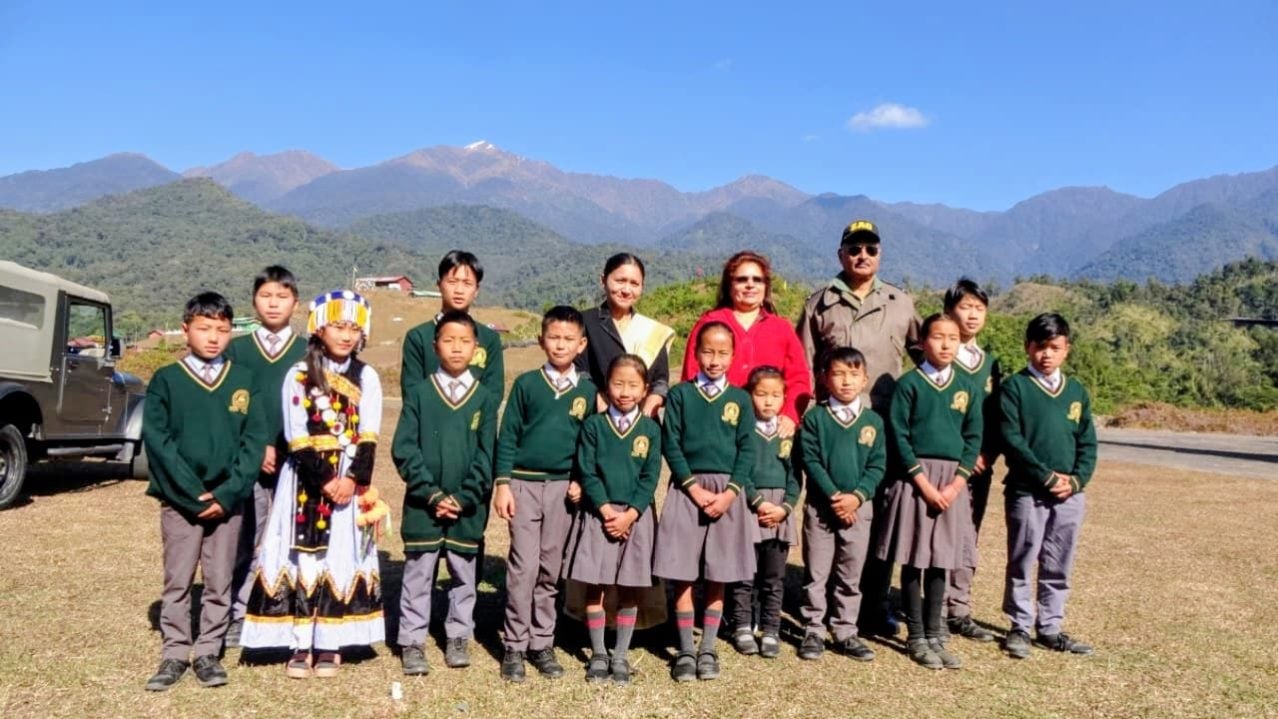Air Marshal Surat SIngh with Students