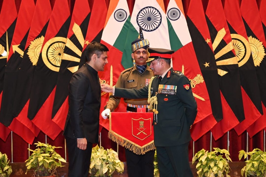 Civilian Getting Award