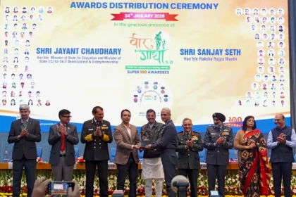 Gp Capt Manish Arora Getting Award