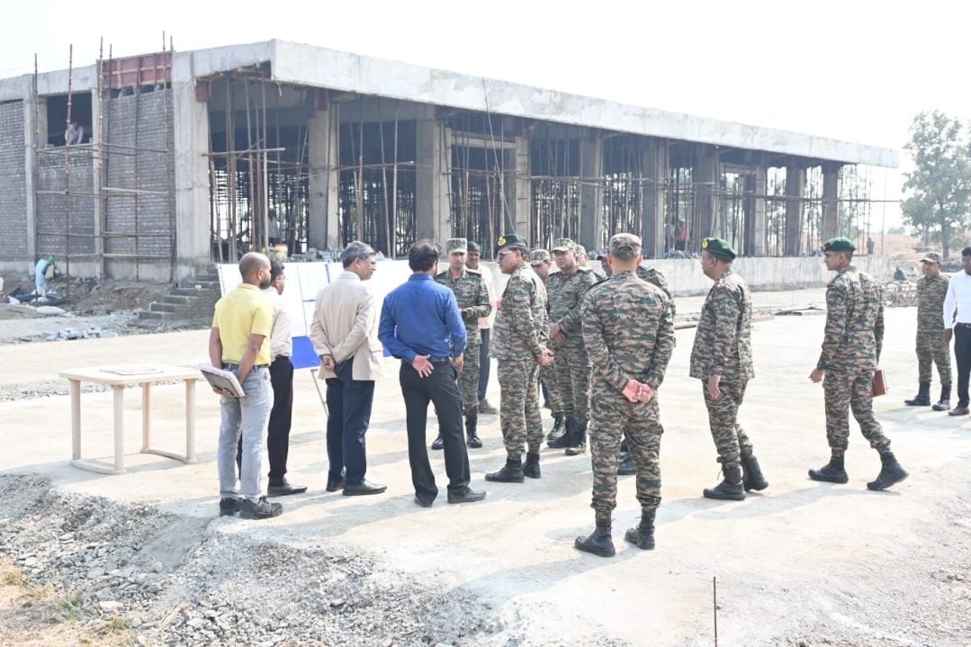 Lt Gen DS Kushwah Interacting