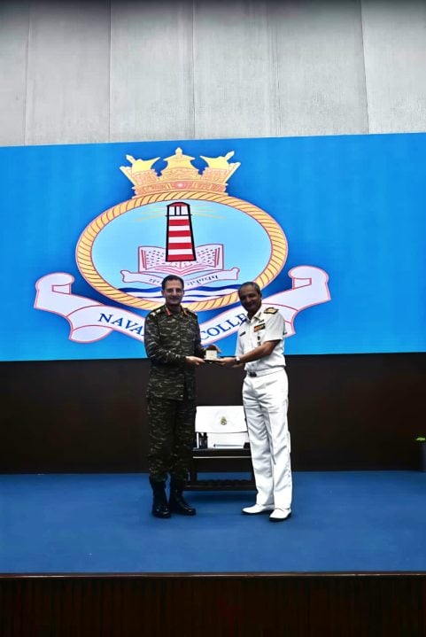 Lt Gen Devendra Sharma with Officer 1