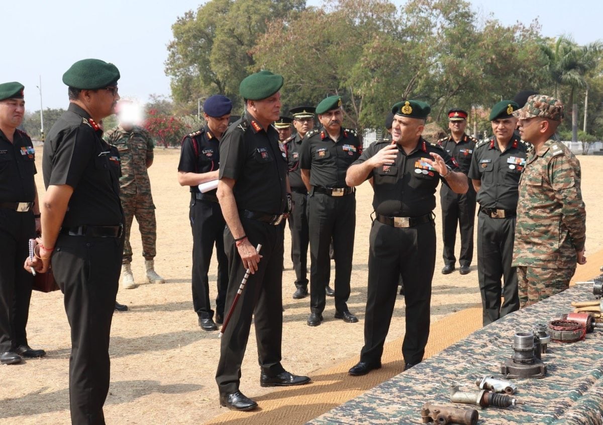 Lt Gen Dhiraj Seth Reviewing 1