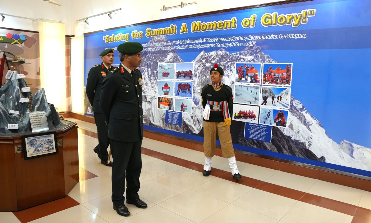 Lt Gen Manoj Kumar Katiyar and NCC Cadet