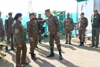 Lt Gen Pratik Sharma Commending Personnel