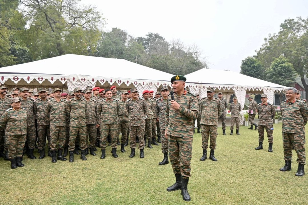 Lt Gen Pratik Sharma and Other Officers 1