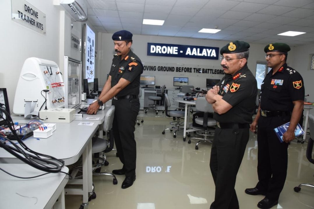 Lt Gen SS Dahiya Reviewing Technology