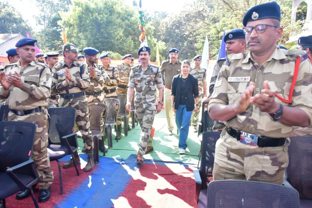 Nikhat Zareen and Soldiers