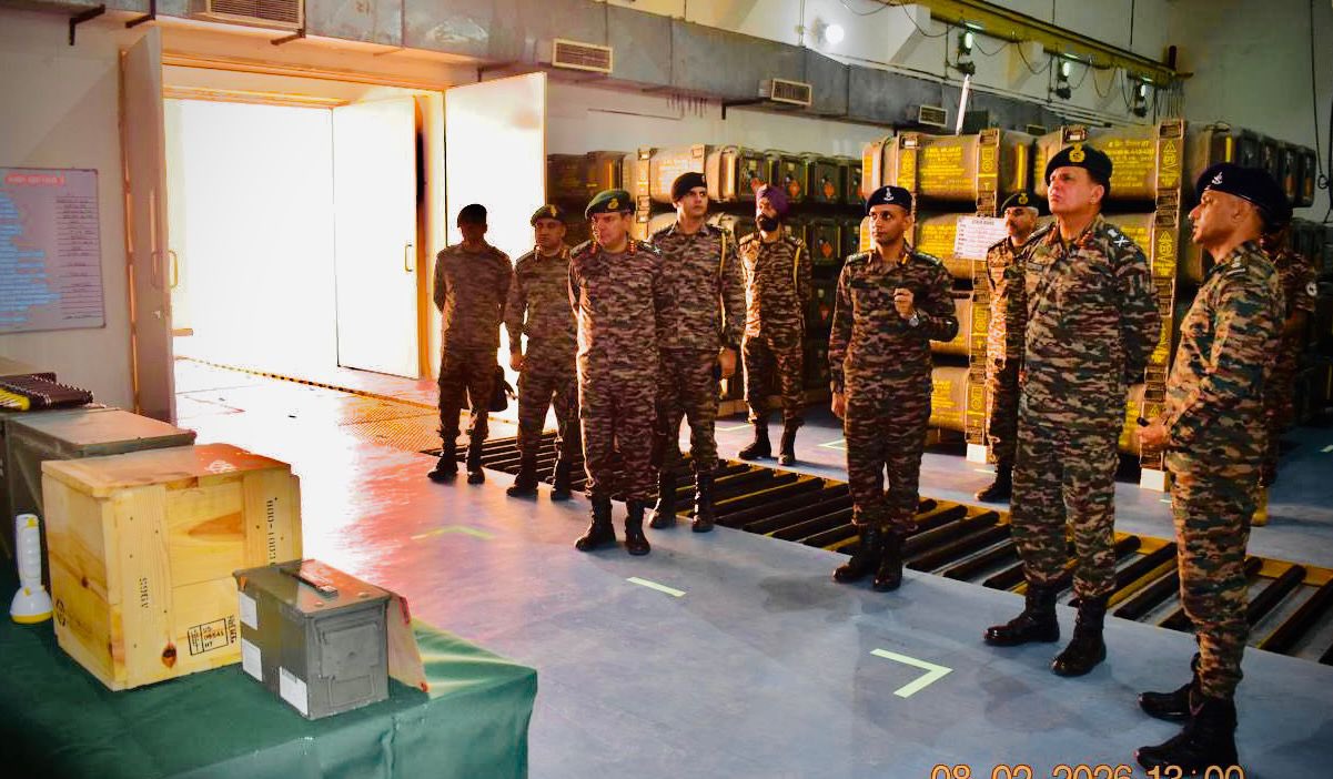 Lt Gen Dhiraj Seth Reviewing