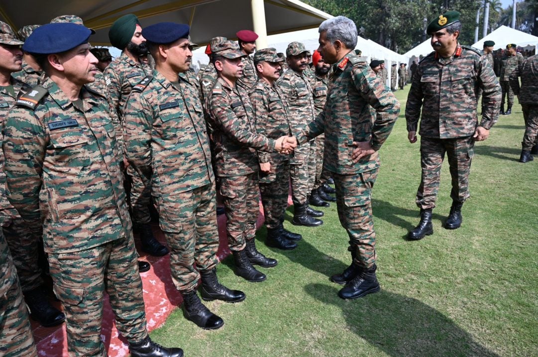 Lt Gen Katiyar Shaking Hands 1