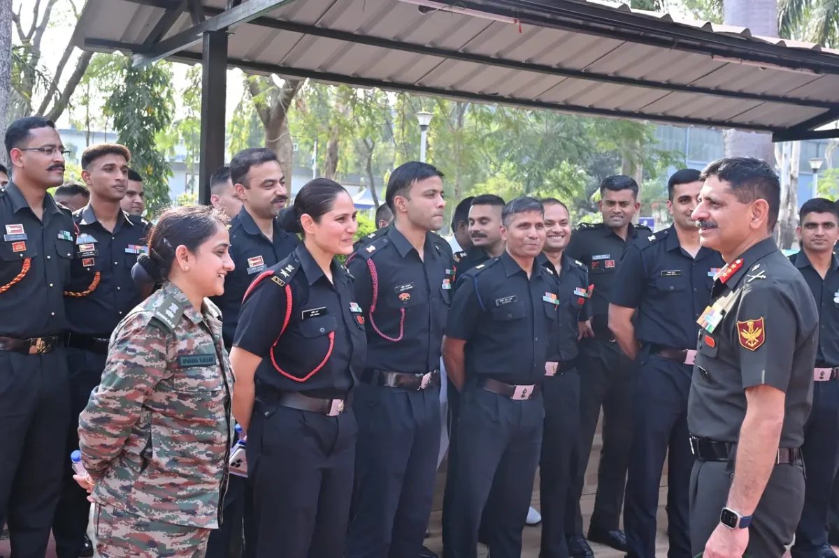 Lt Gen Minwalla Having Discussions