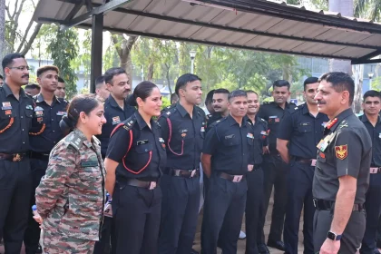 Lt Gen Minwalla Having Discussions