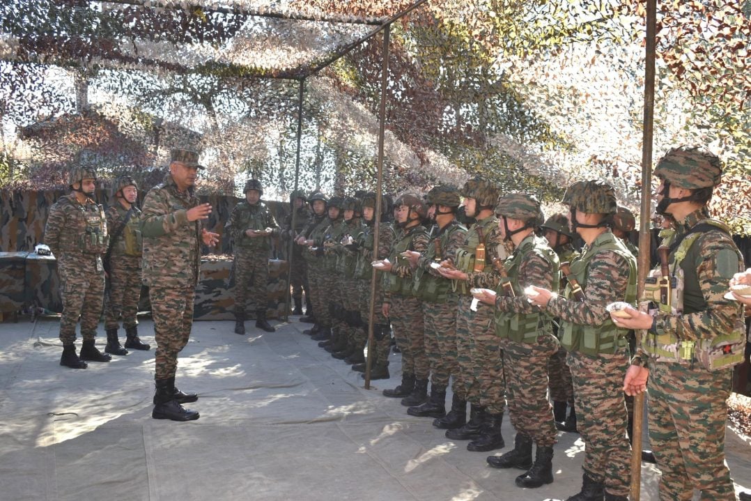 Lt Gen PK Mishra Discussing with Soldiers