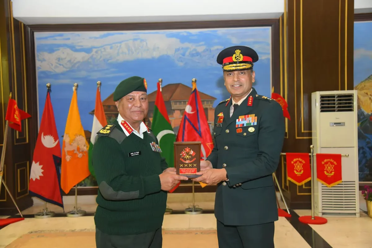 Lt Gen Virendra Vats Giving Memento