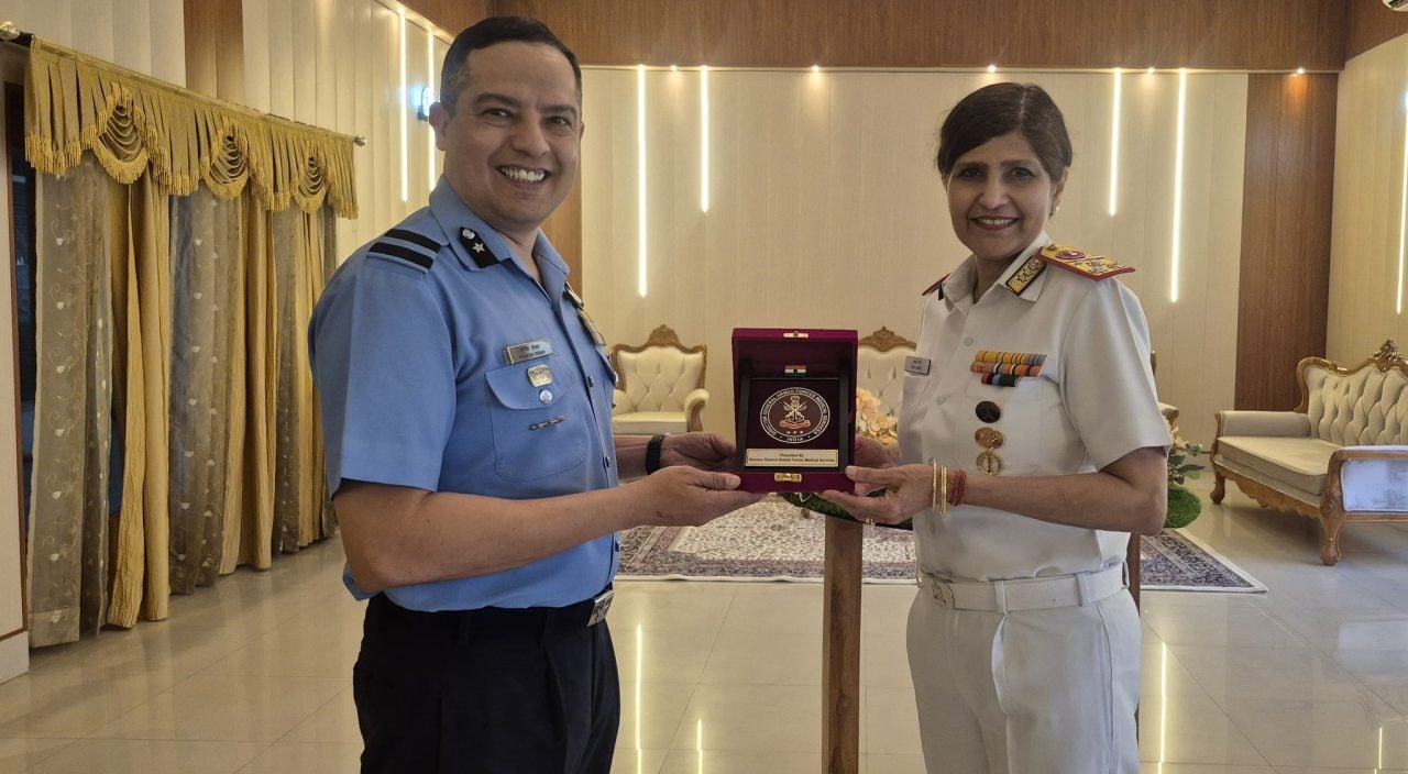 Surg Vice Adm Arti Sarin Preseting Award