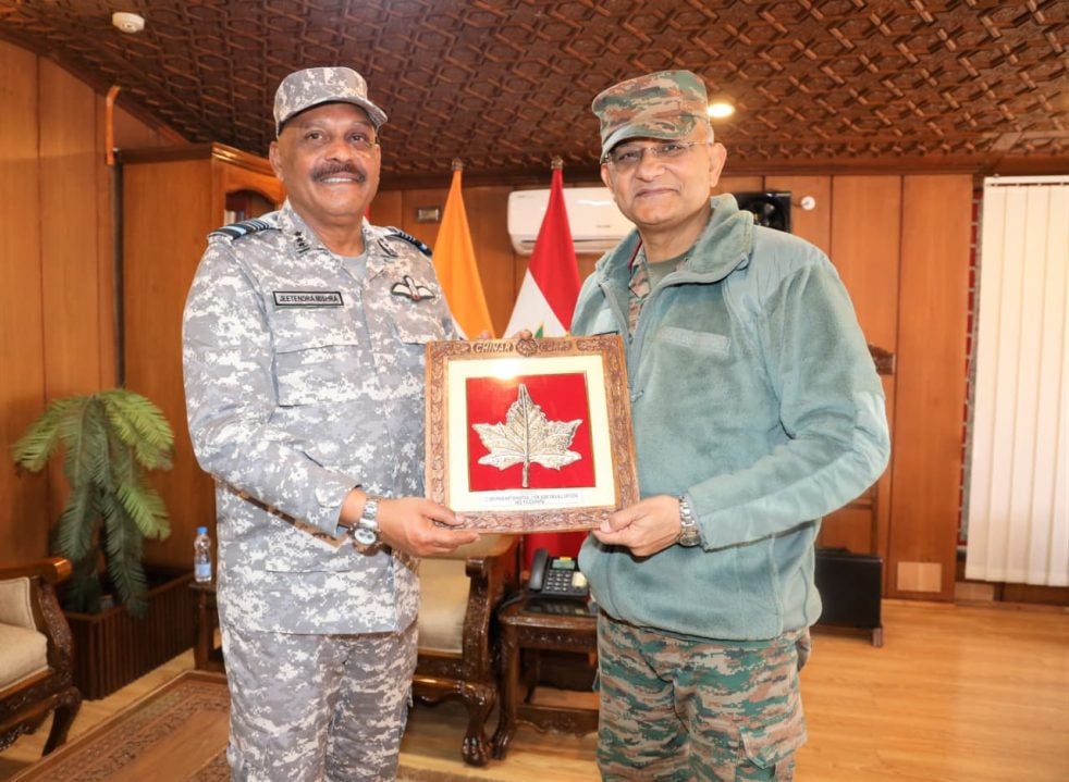 Air Marshal Jeetendra Mishra Getting Memento