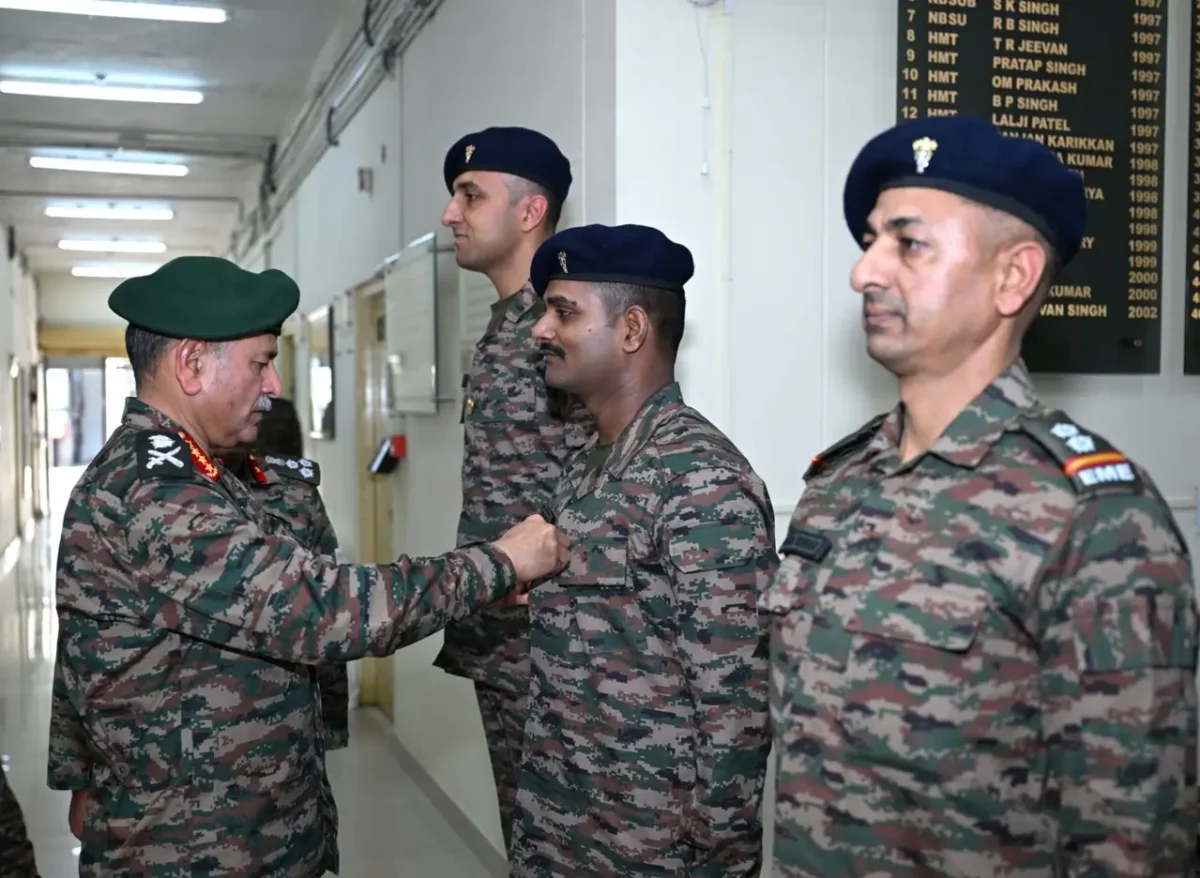 General Upendra Dwivedi Reviews Advanced Military Technologies at Simulator Development Division