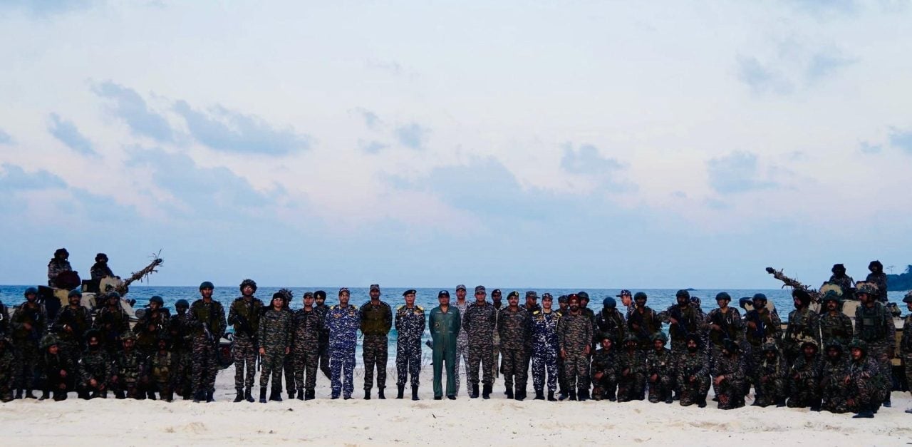 Group Photo of Officers 72