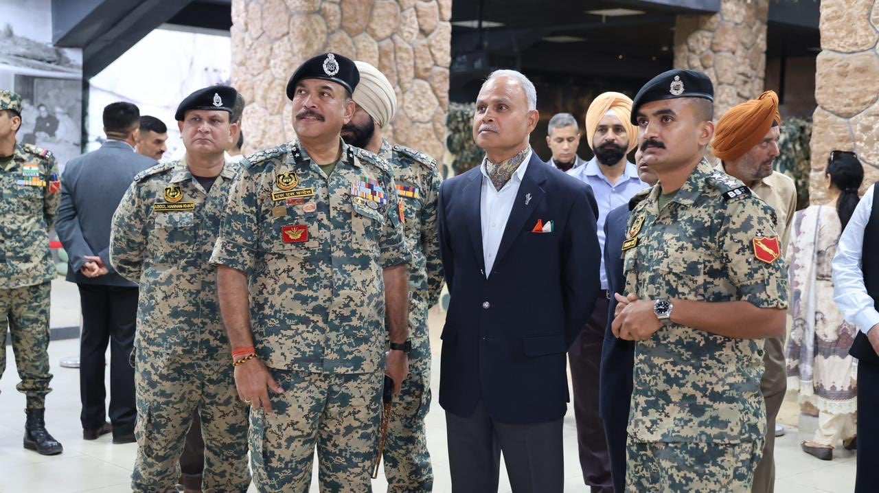 Lt Gen Chandpuria and Other Officers