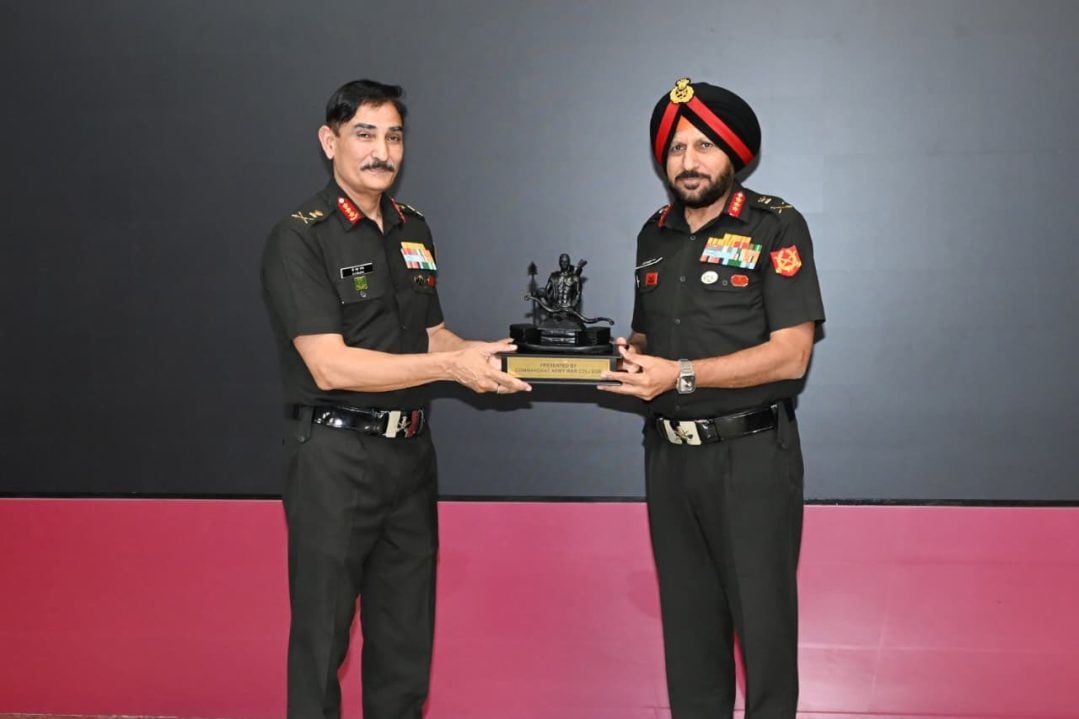 Lt Gen DS Rana Getting Memento