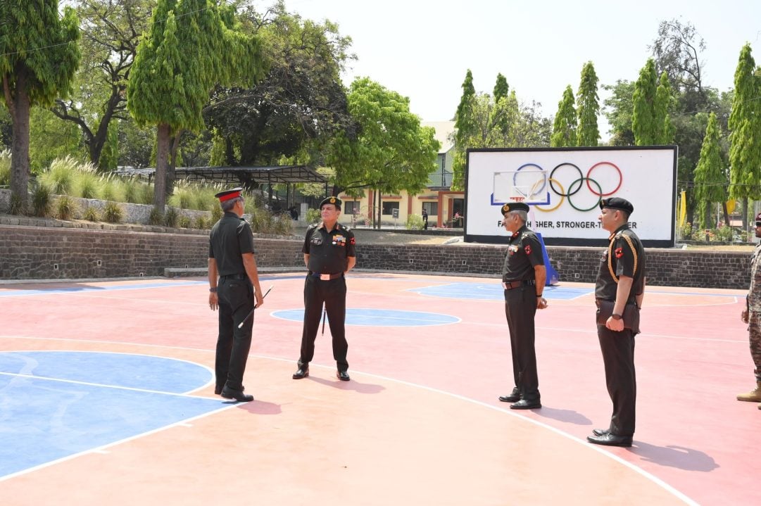 Lt Gen Dhiraj Seth Reviewing 2
