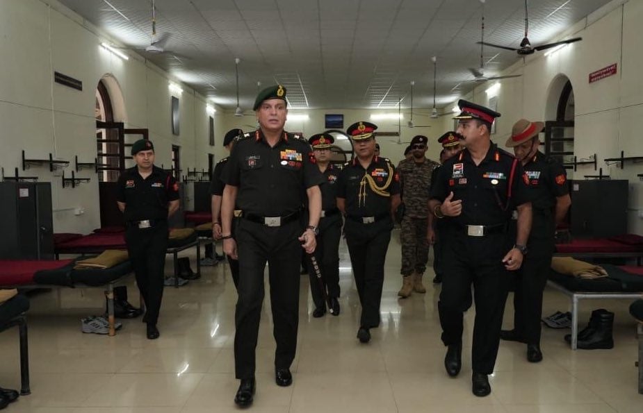 Lt Gen Dhiraj Seth Reviewing