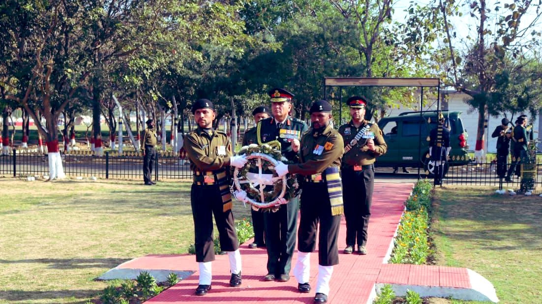 Lt Gen Dhiraj Seth and Other Officers