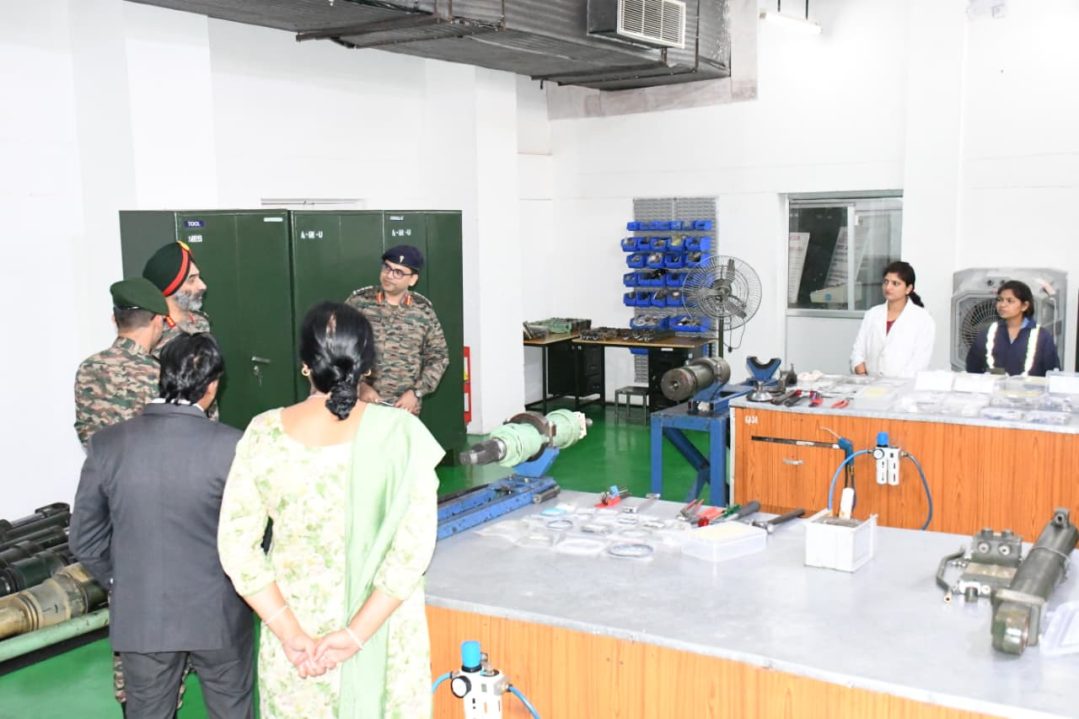 Lt Gen HS Vandra Discussing