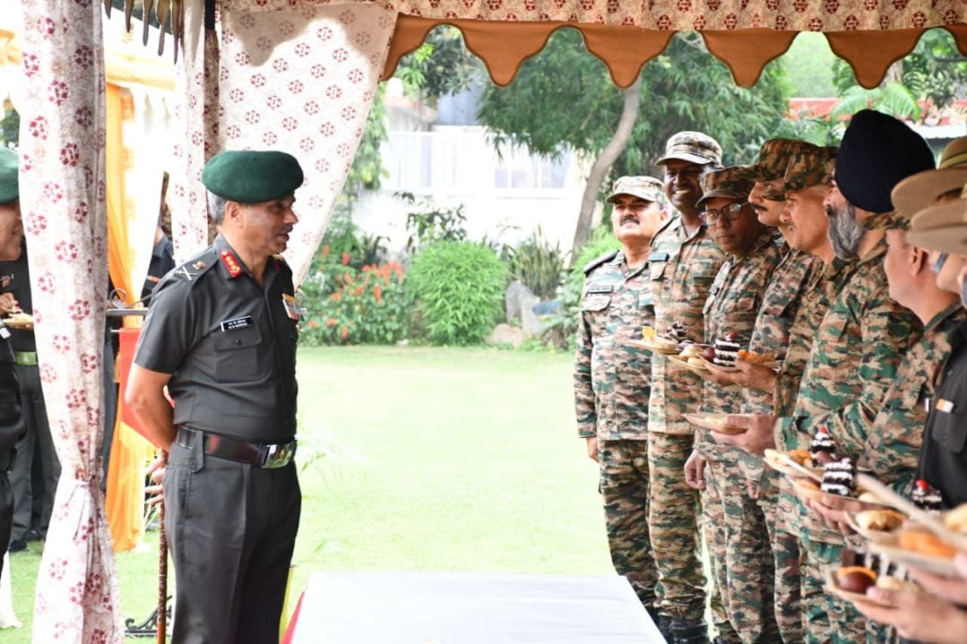 Lt Gen Katiyar Interacting