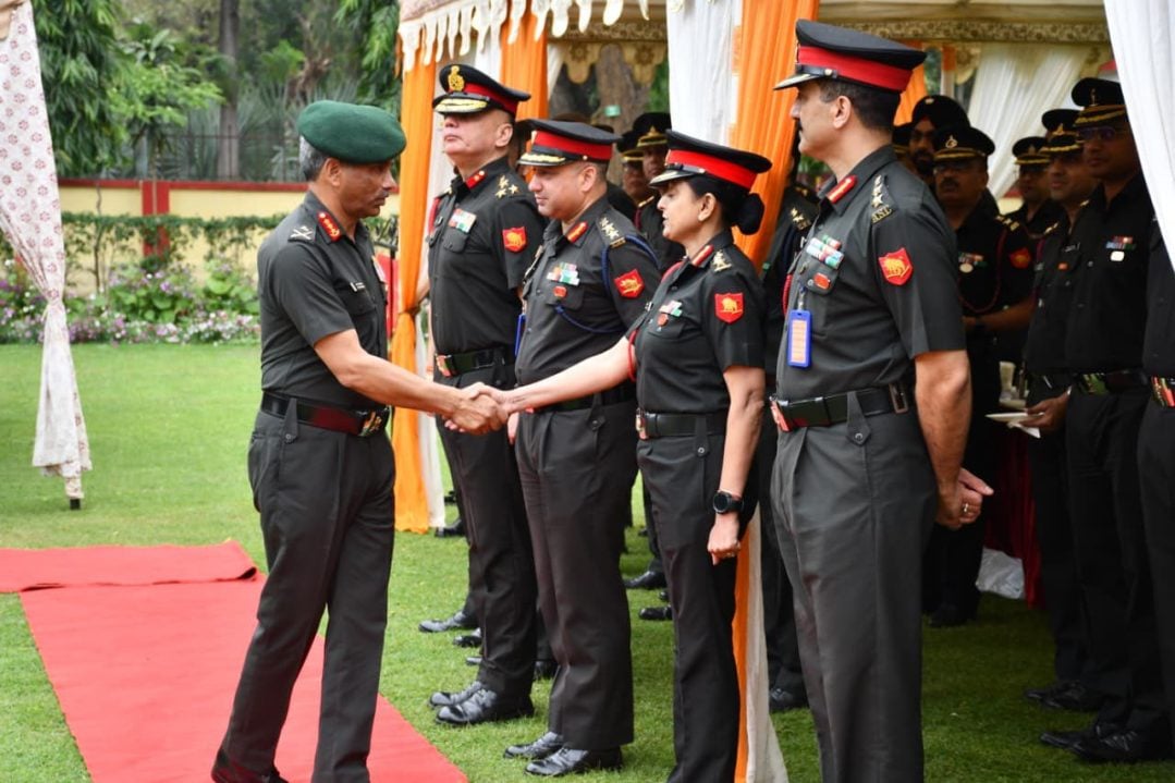 Lt Gen Katiyar Shaking Hands