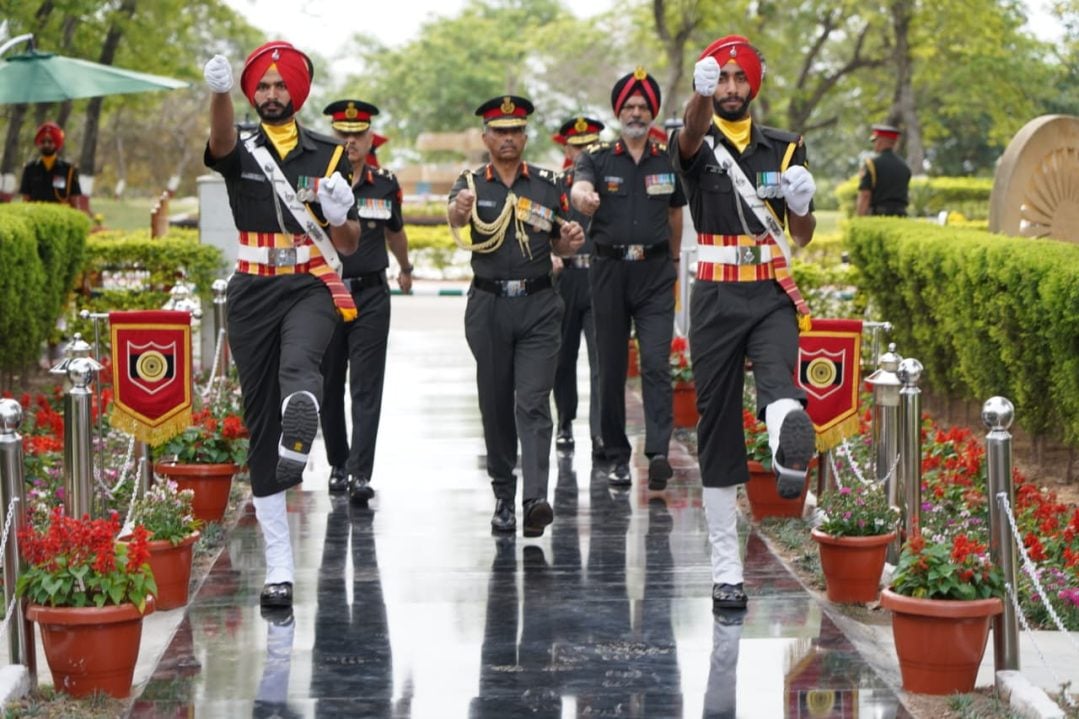 Lt Gen Katiyar and Other Officers