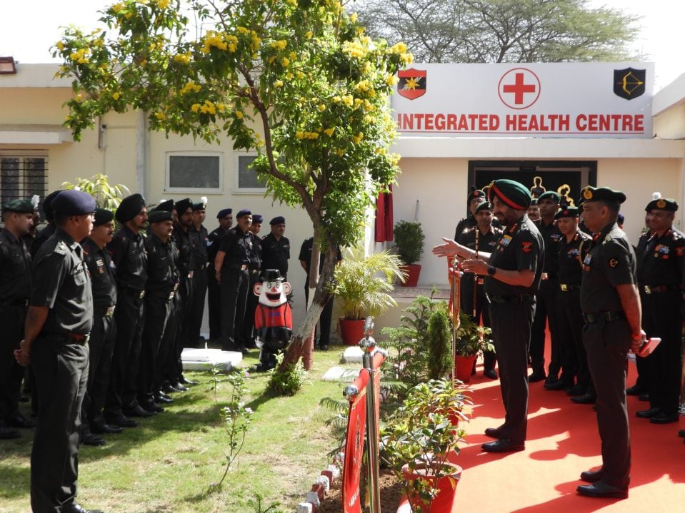 Lt Gen Manjinder Singh Talking With Officers