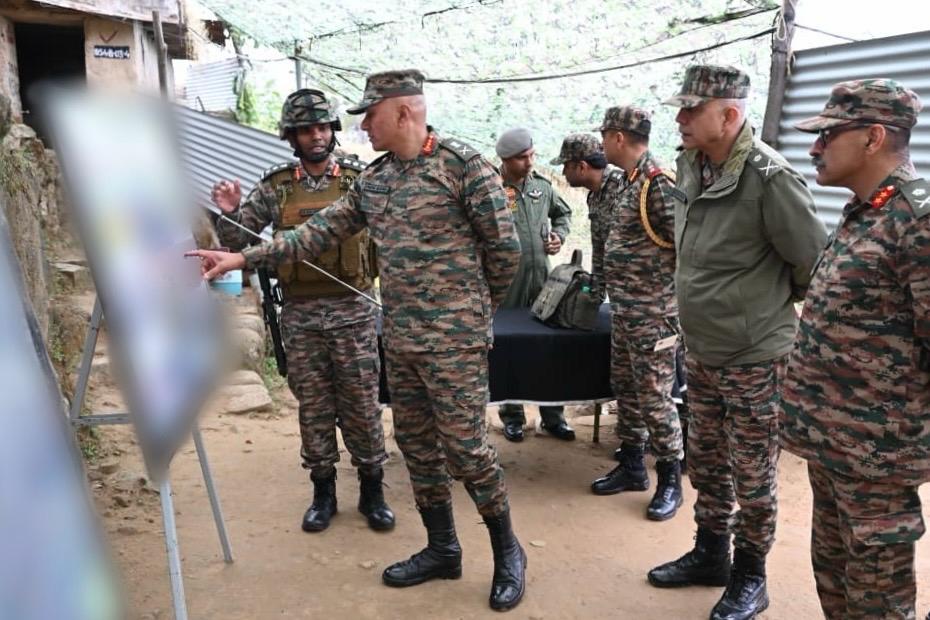 Lt Gen Pratik Sharma Reviewing 1