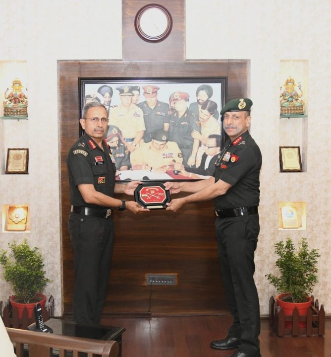 Lt Gen RC Tiwari and Lt Gen RC Rohella