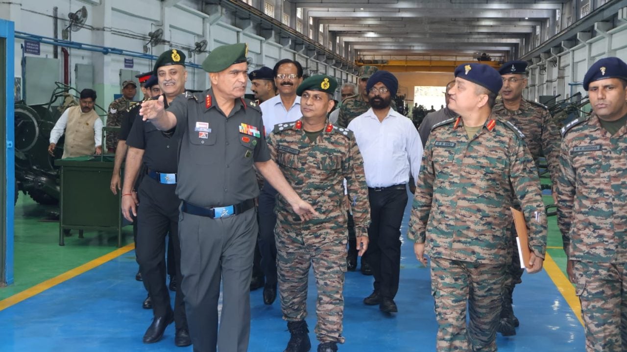 Lt Gen Sumer Ivan DCunha Discussing