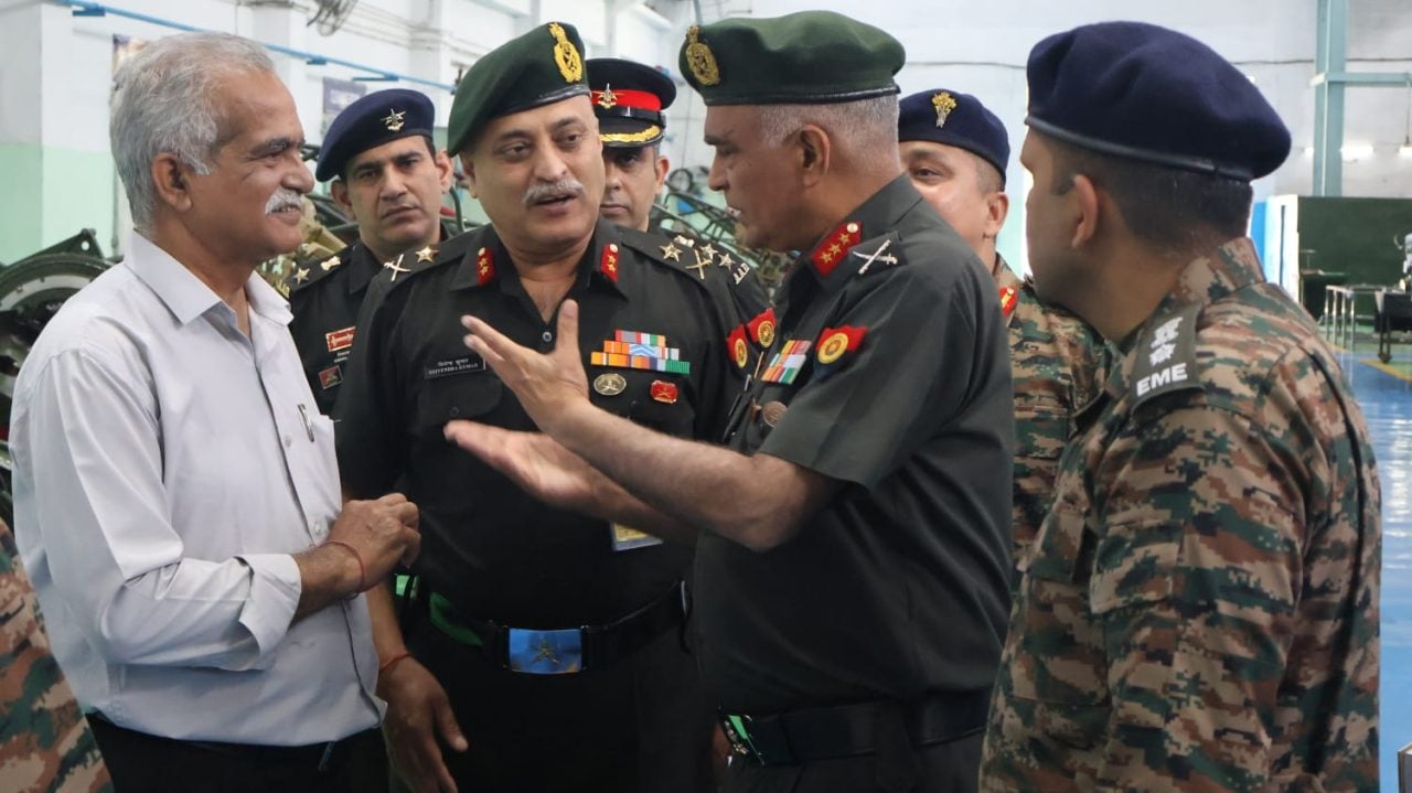 Lt Gen Sumer Ivan DCunha Having Discussion