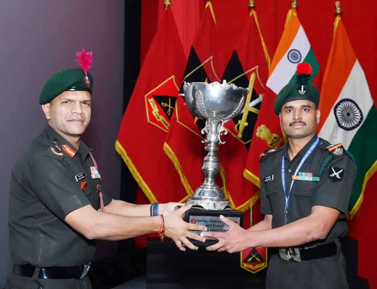 Nb Sub Pawar Khushal Devidas Getting Award