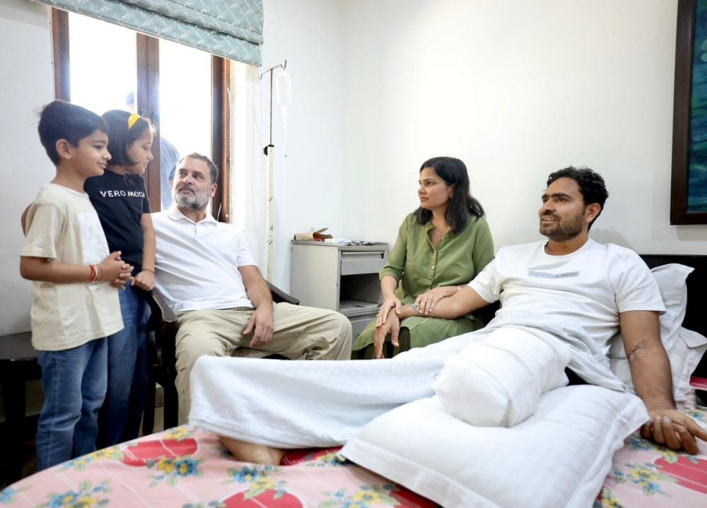 Rahul Gandhi Interacting with Family