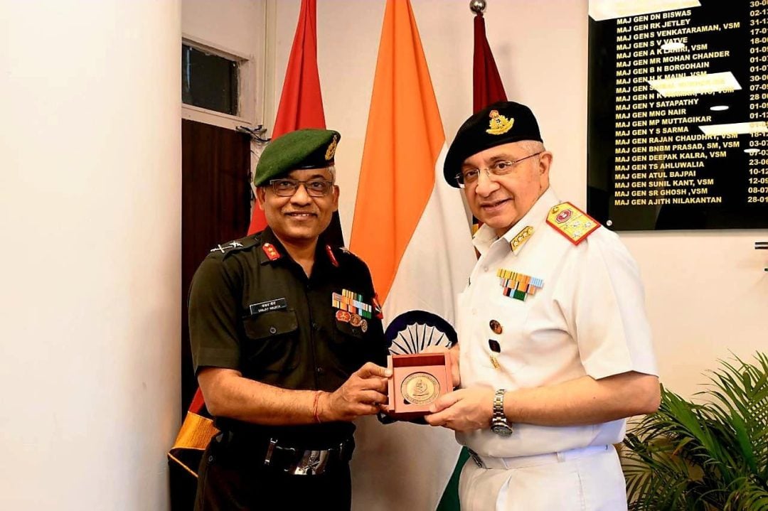 Surg Vice Adm Vivek Hande Getting Memento