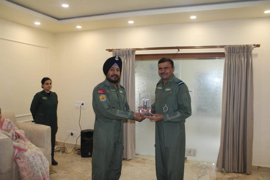 Air Marshal B Manikantan with Memento