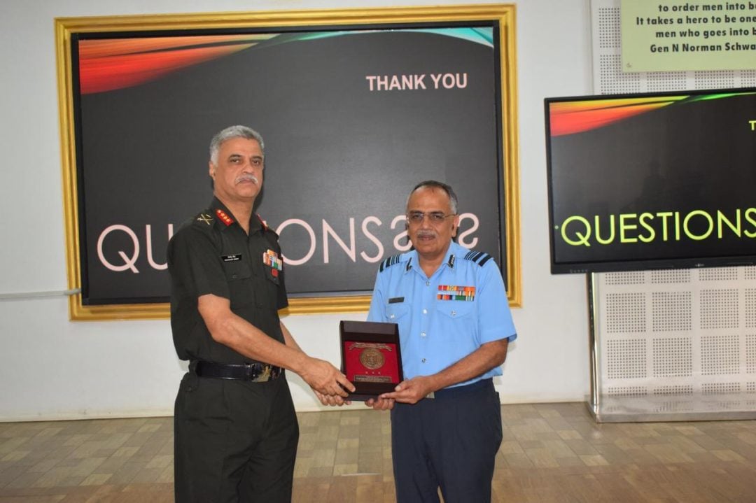 Air Marshal Sandeep Thareja Getting Memento 1
