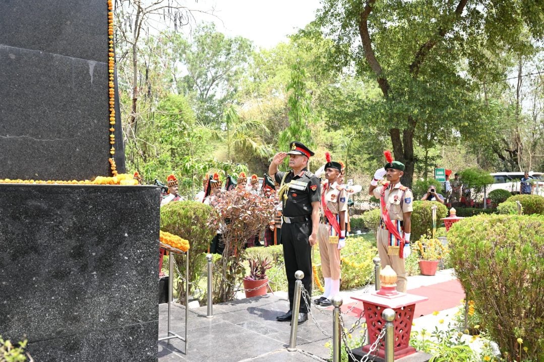 General Dwivedi Saluting 1