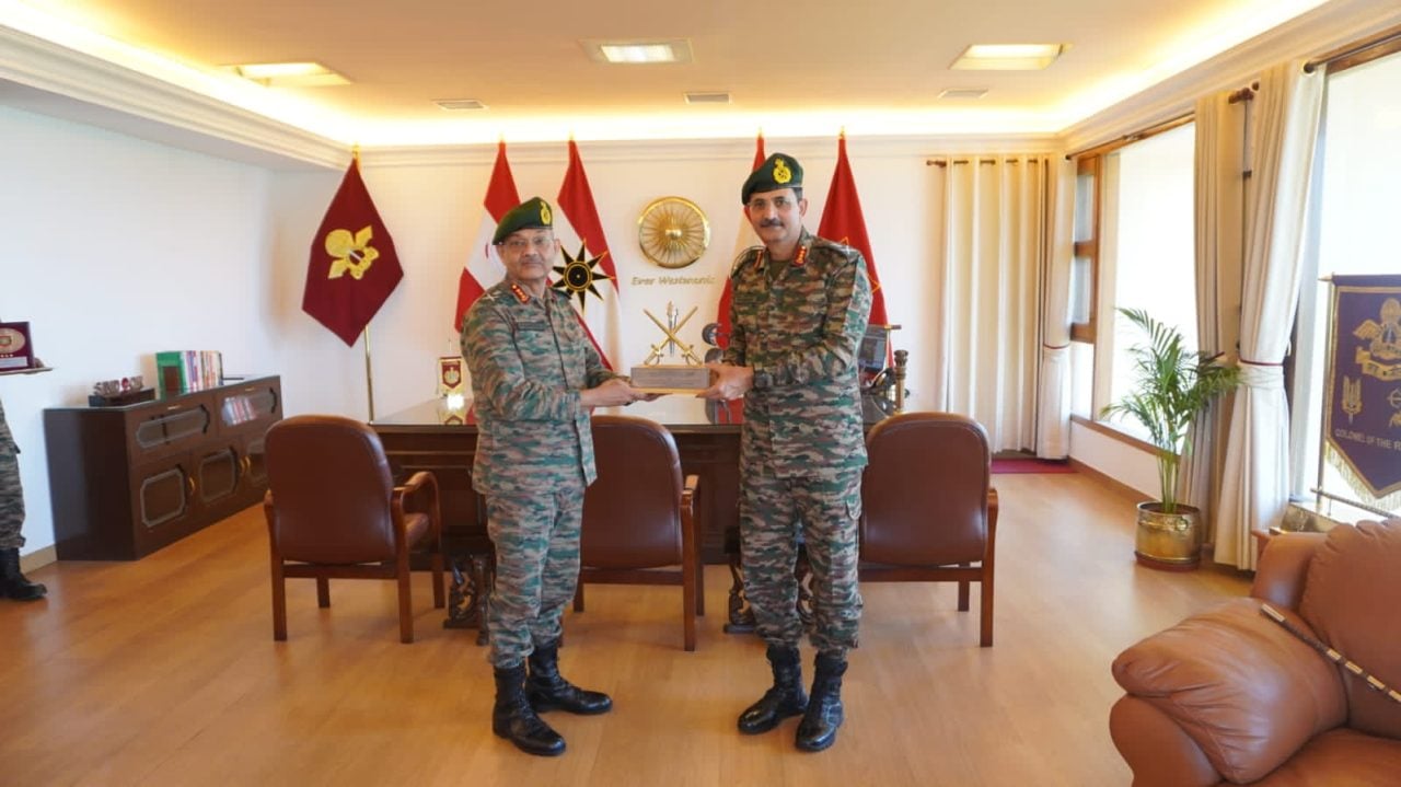 Lt Gen Devendra Sharma with Lt Gen Pushpendra Singh