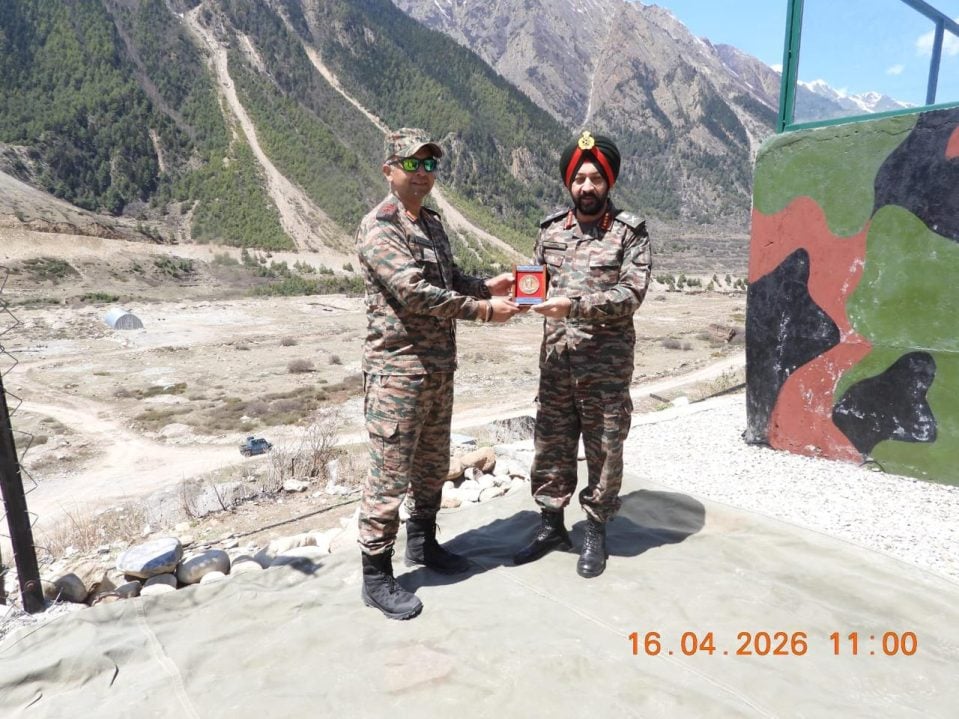 Lt Gen Harpal Singh with Memento